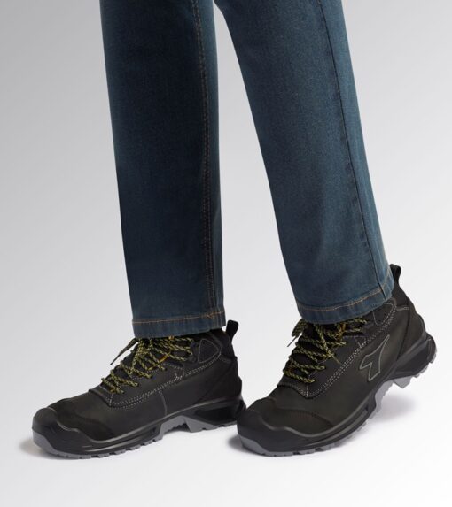 diadora classic mid boot black action